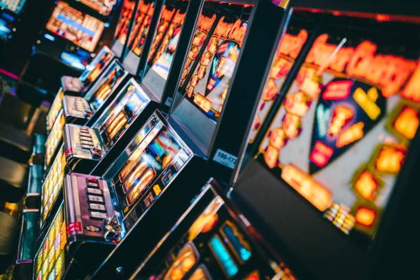 erek 2 mobile app interface showing slot games and sportsbook markets